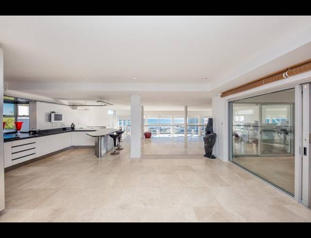 5 BEDROOM HOUSE FOR SALE IN BLOUBERGSTRAND